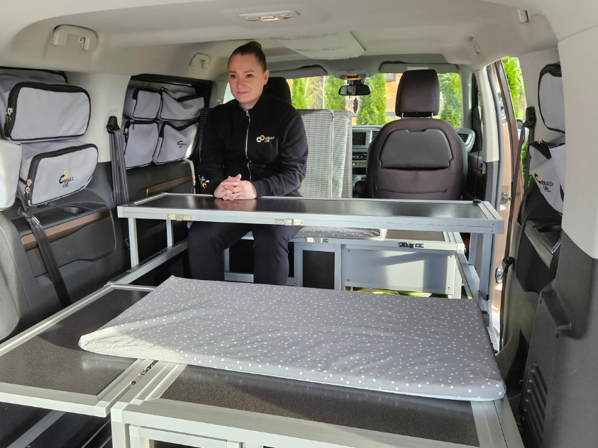 2 sezení zadní dveře 3